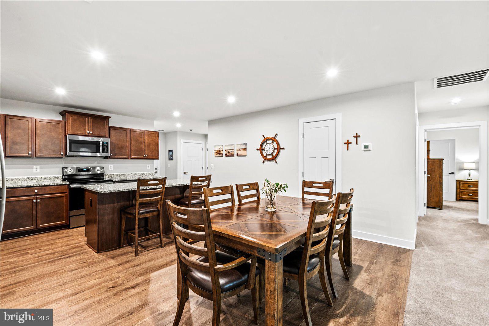 TWIN LAKE VILLAS - Residential