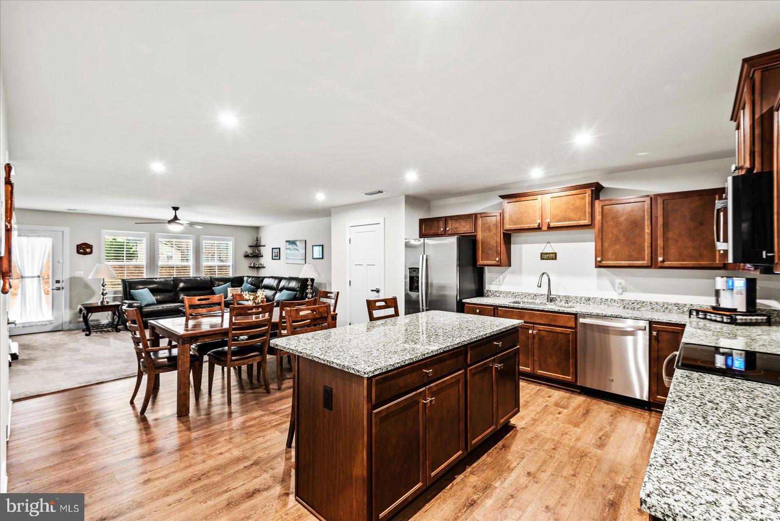 TWIN LAKE VILLAS - Residential