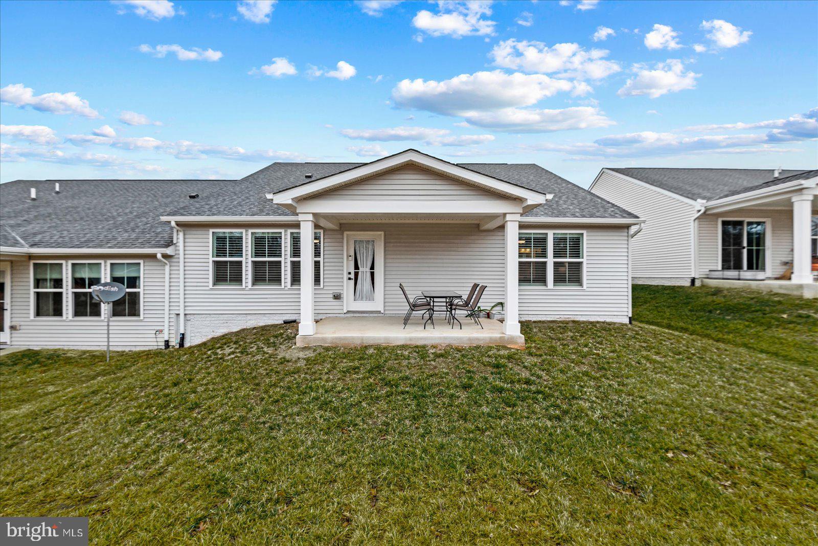 TWIN LAKE VILLAS - Residential