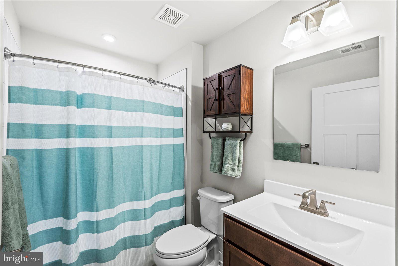 TWIN LAKE VILLAS - Residential