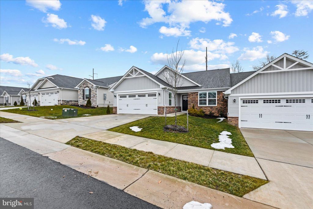 Photo of 35150 Daisy Way, LOCUST GROVE, VA 22508 (MLS # VAOR2013434)