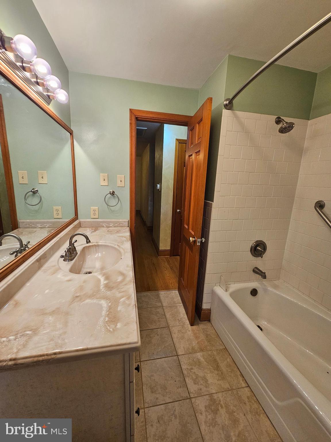 FRONT ROYAL - Residential Lease