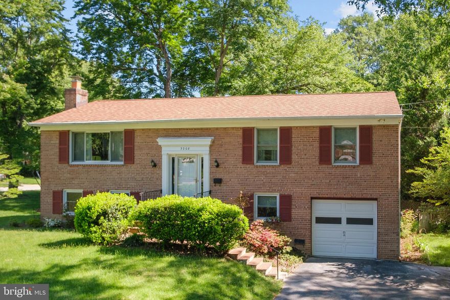 **MAJOR Price Adjustment**This home has been meticulously cared for, and ready for you! Traditional split with beautiful hardwoods on main living area, 3 upper level bedrooms with 2 full renovated baths (2021). Updated kitchen with eat-in area, and SS appliances overlooks the deck and fenced back yard.  Lower level is 1 bedroom and updated bath. Large living area/rec room and tons of storarge. Corner lot in a truly wonderful popular community of Riverside Estates! Welcome back Friday night lights this fall in walking distance, take in all the activities of the historic Mt. Vernon Estate.  It's quick commute to everywhere,  GW Parkway into Old Town and DC!