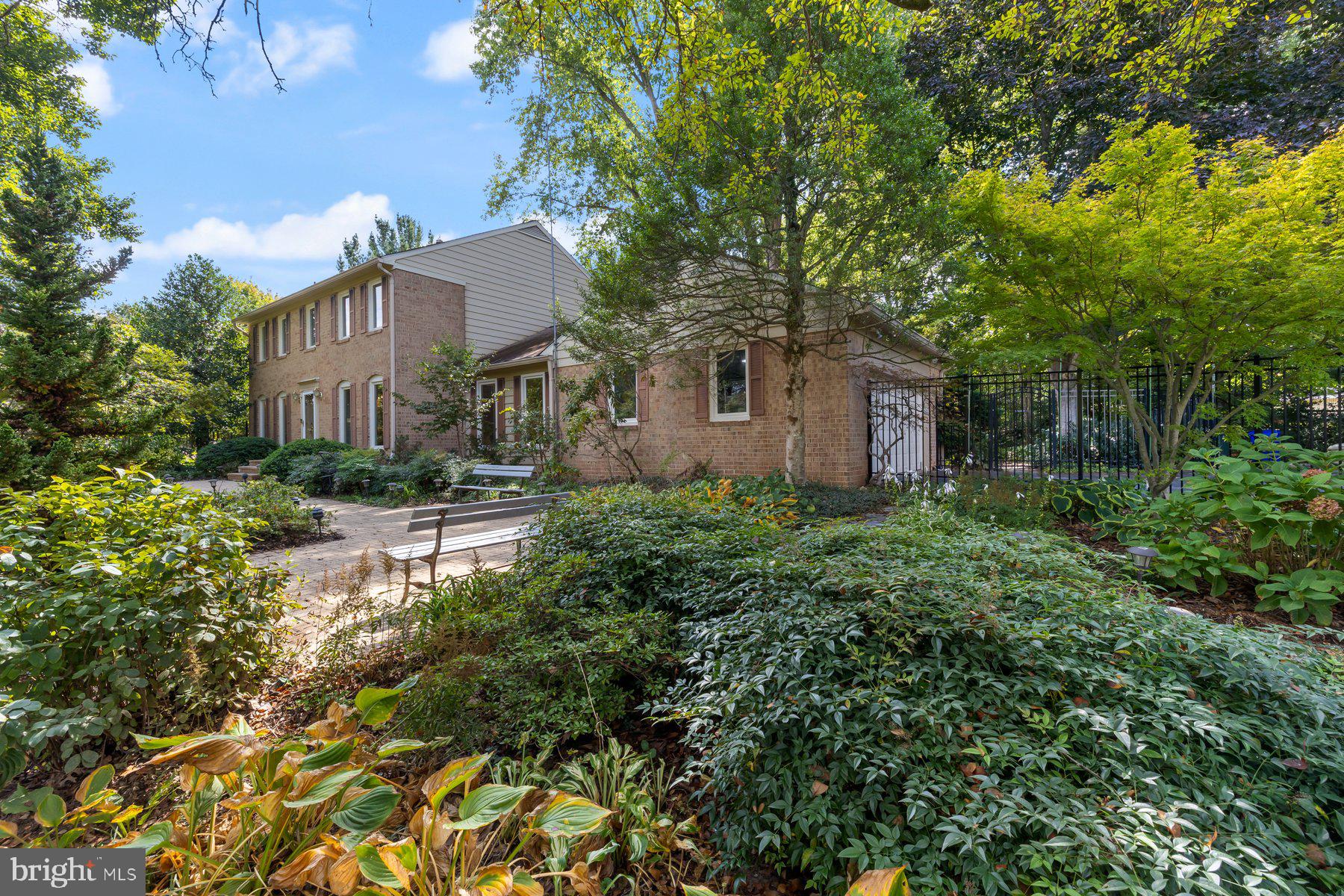 16400 MONTECREST LANE
