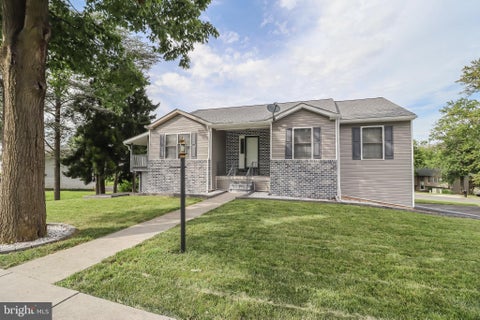 Photo of 75 S Poplar Street, MANCHESTER, PA 17345 (MLS # PAYK2109076)