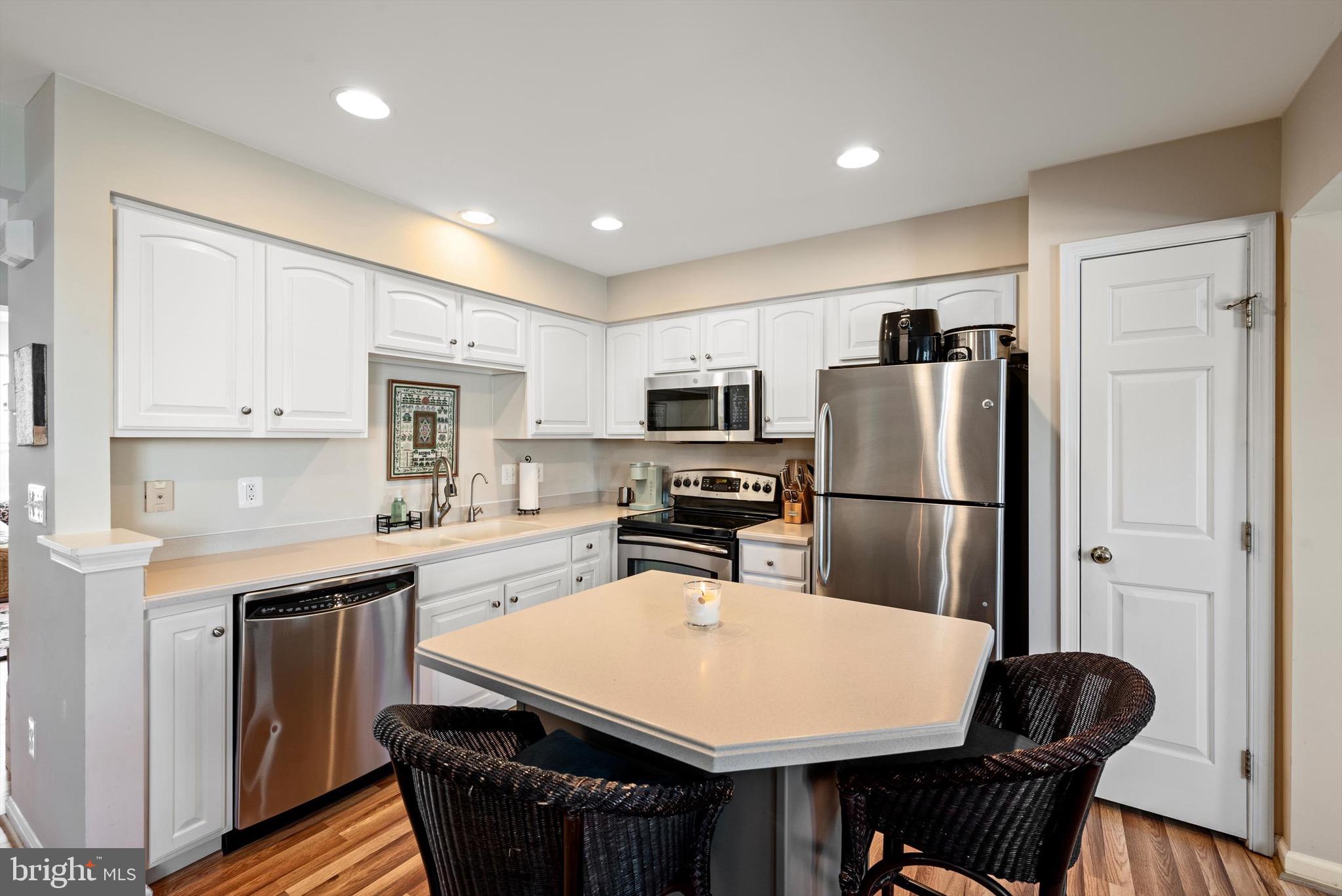 LAKELAND PLACE - Residential