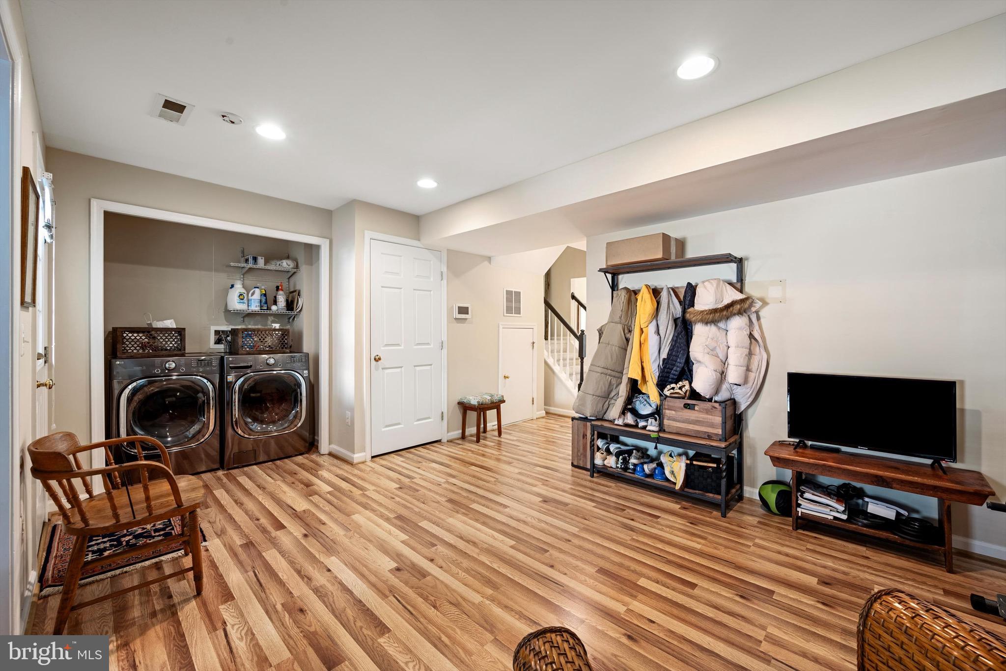 LAKELAND PLACE - Residential