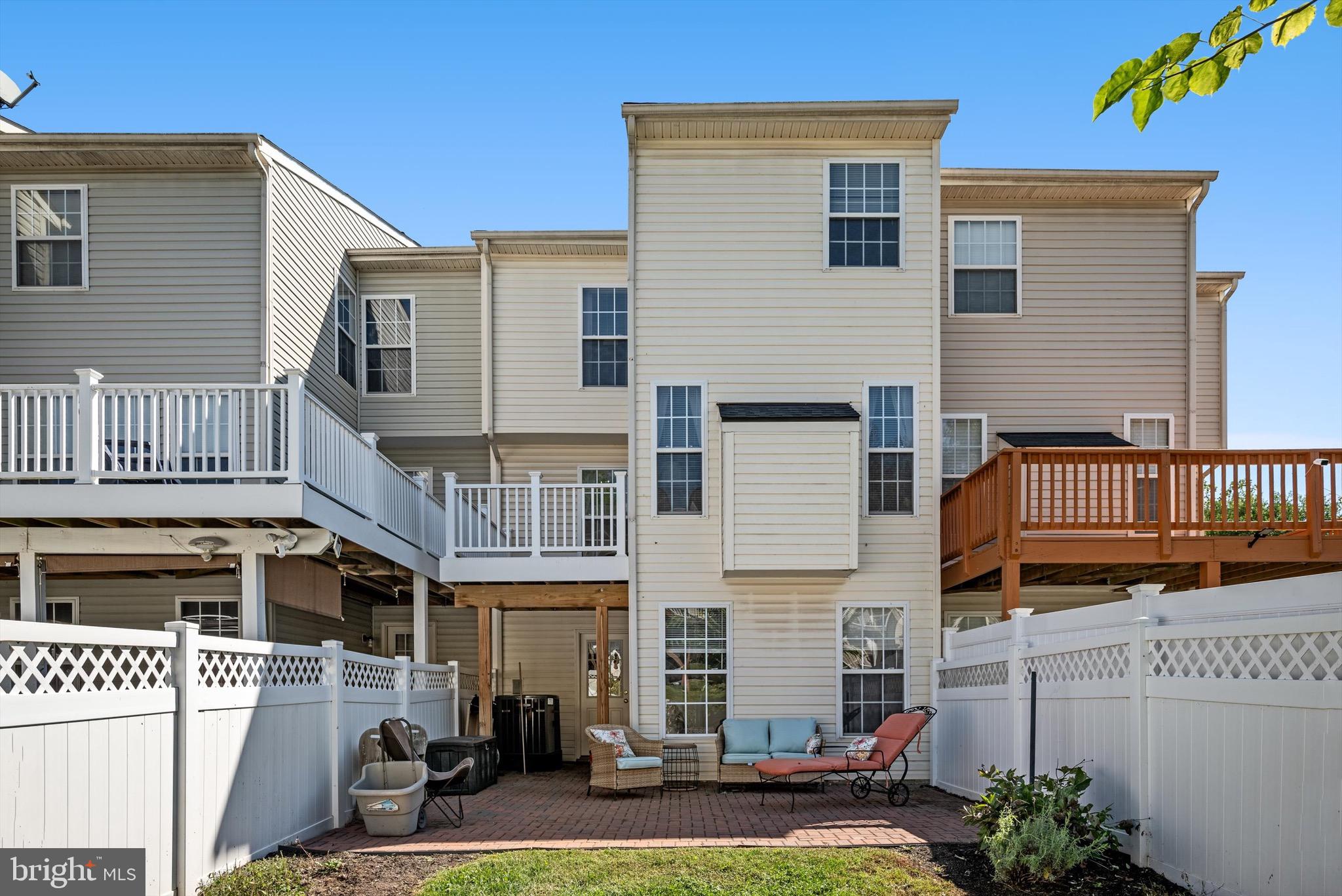 LAKELAND PLACE - Residential