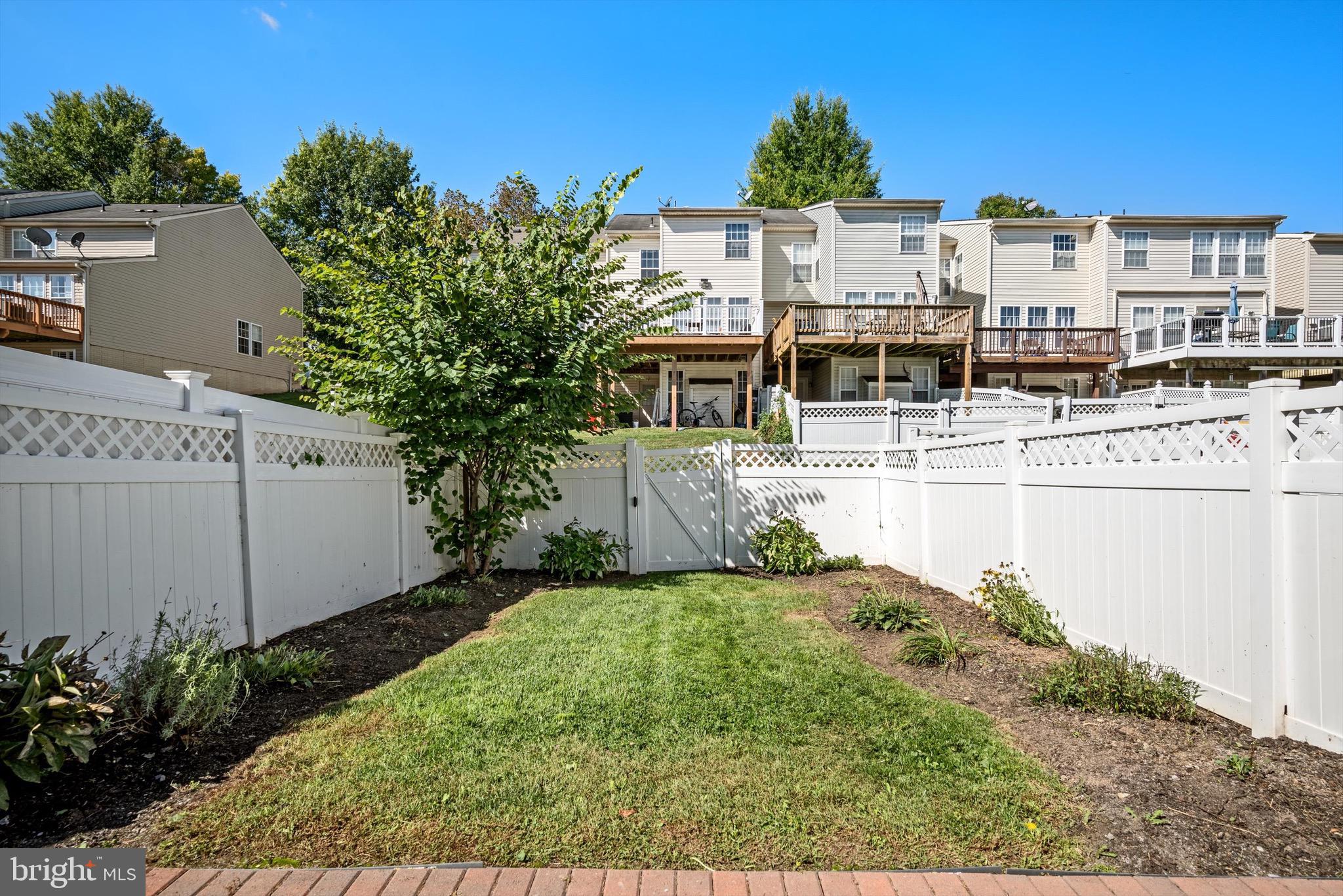 LAKELAND PLACE - Residential