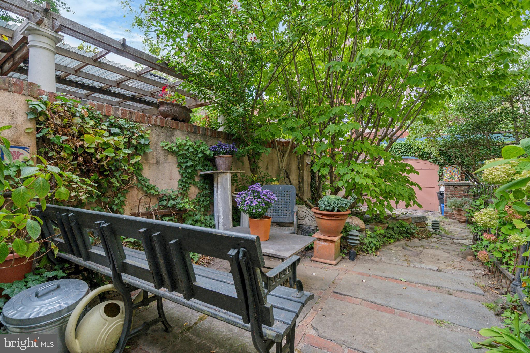 SOCIETY HILL - Residential