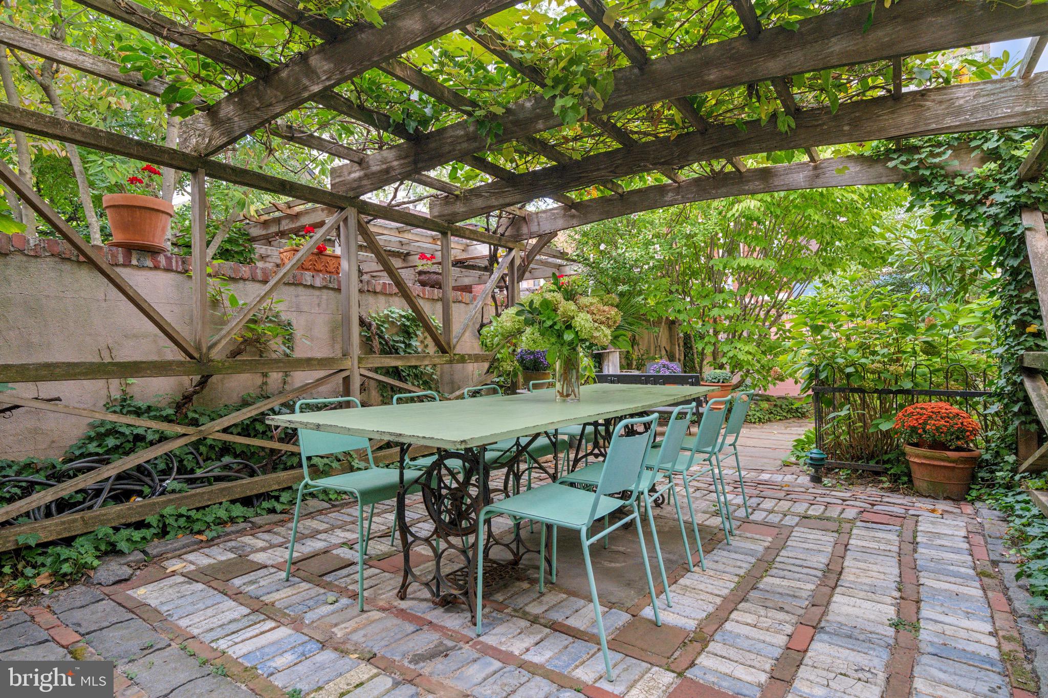 SOCIETY HILL - Residential