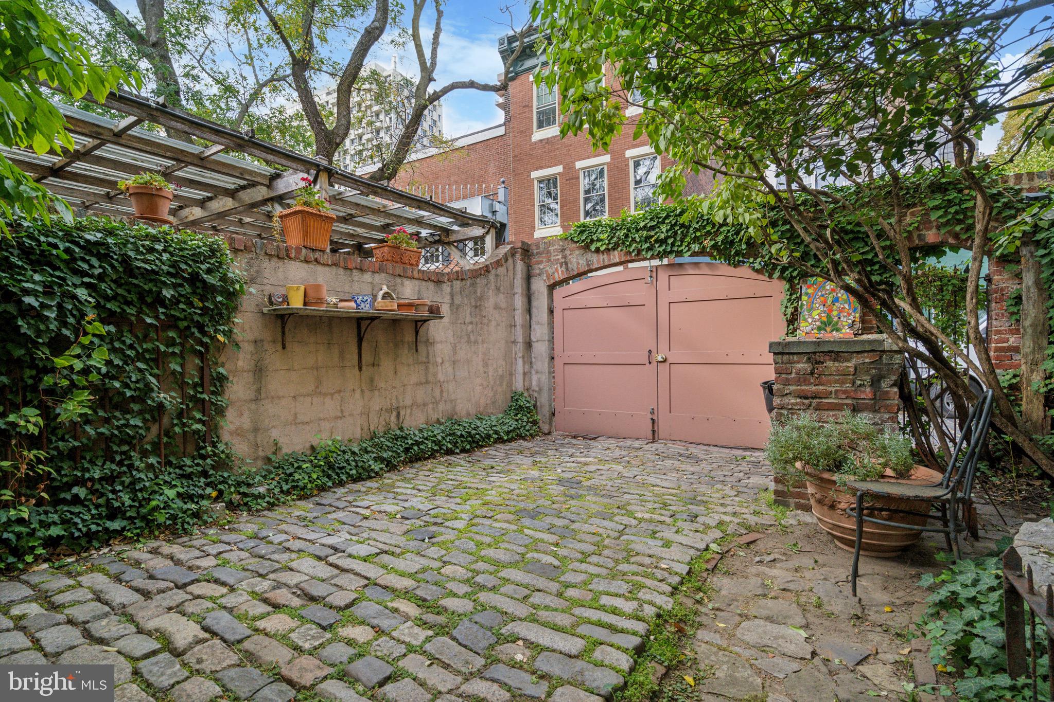 SOCIETY HILL - Residential