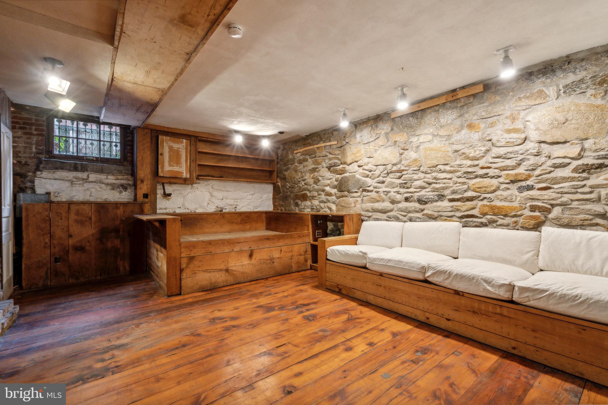 SOCIETY HILL - Residential