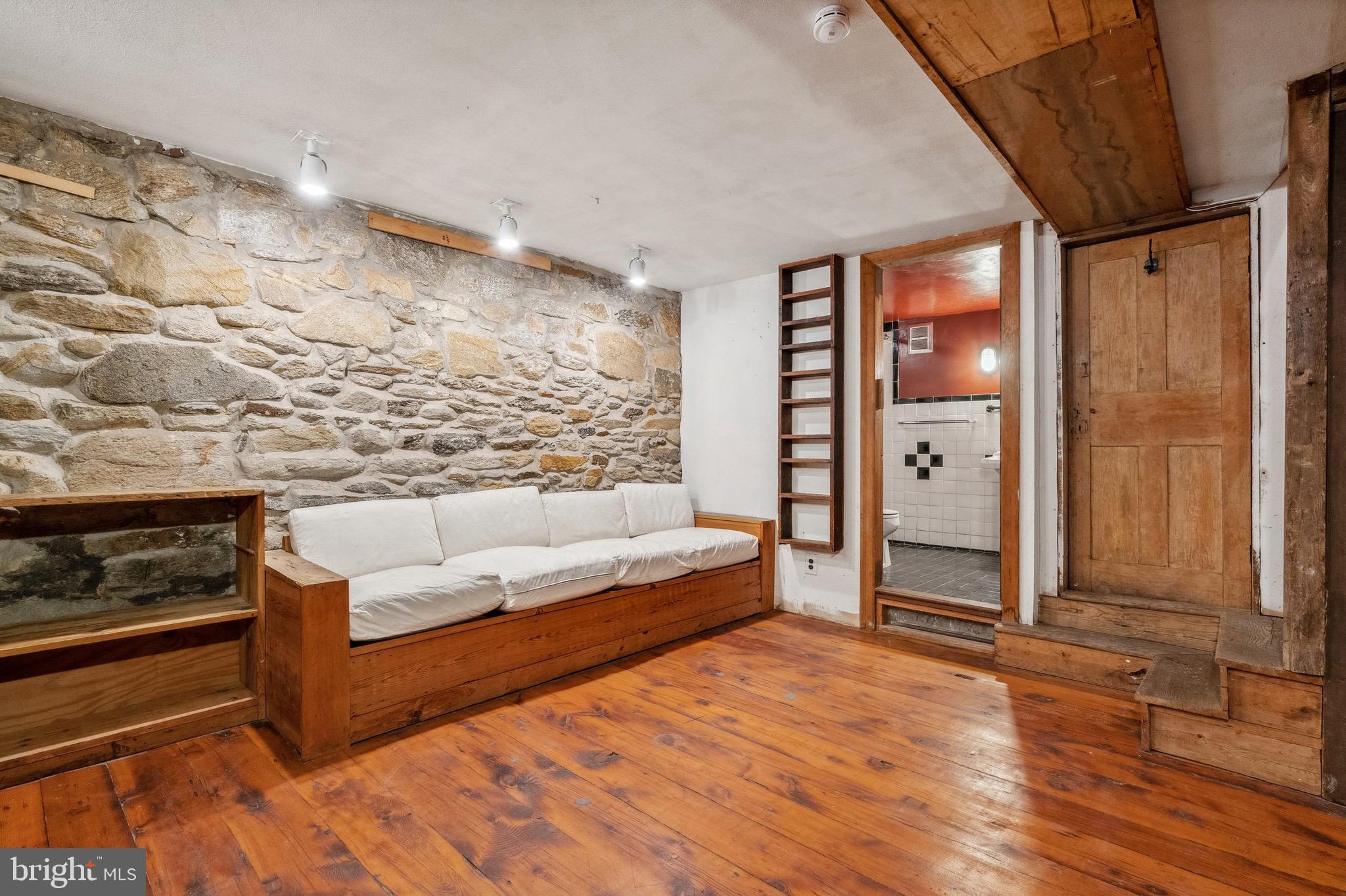 SOCIETY HILL - Residential