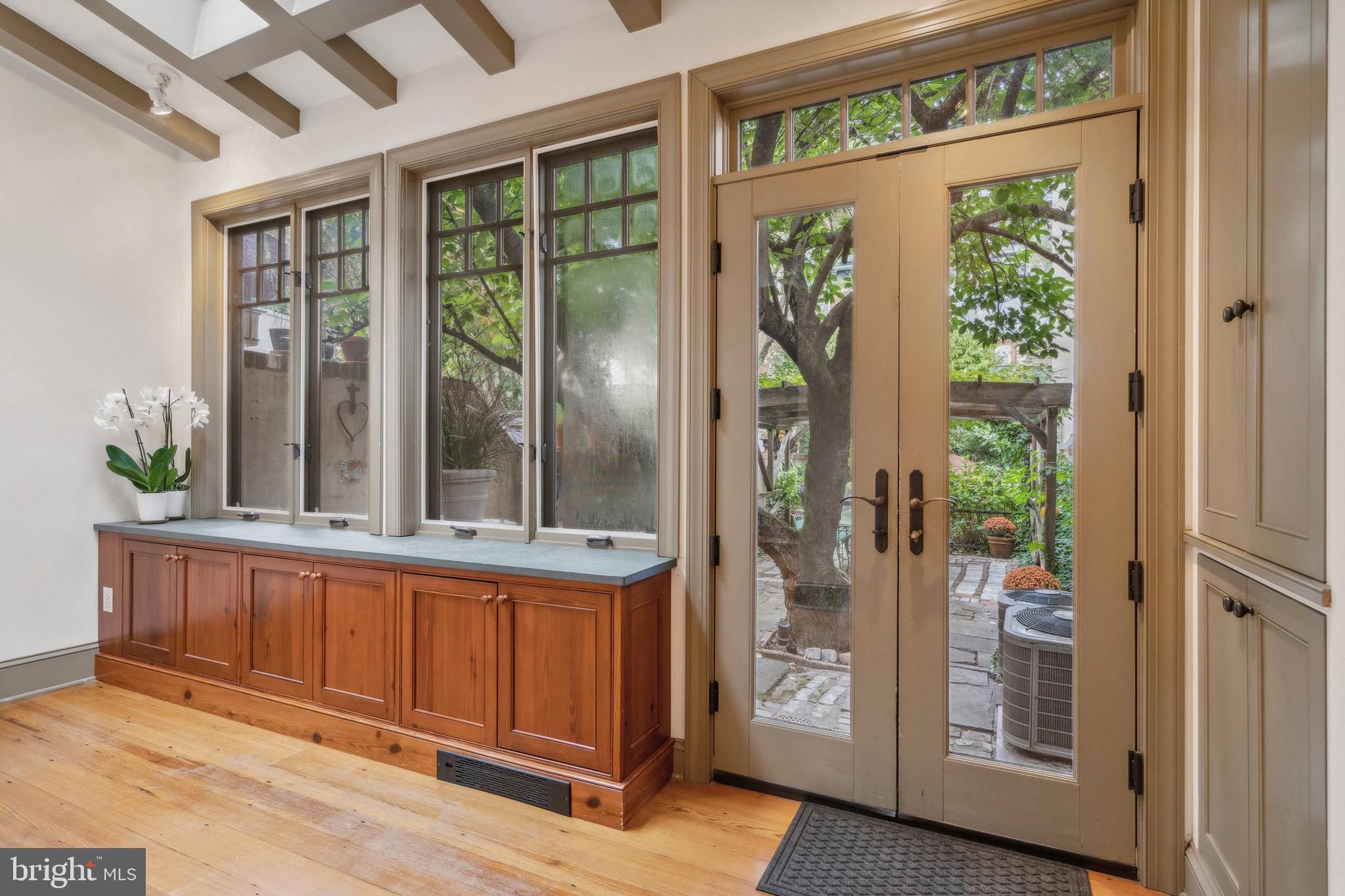 SOCIETY HILL - Residential