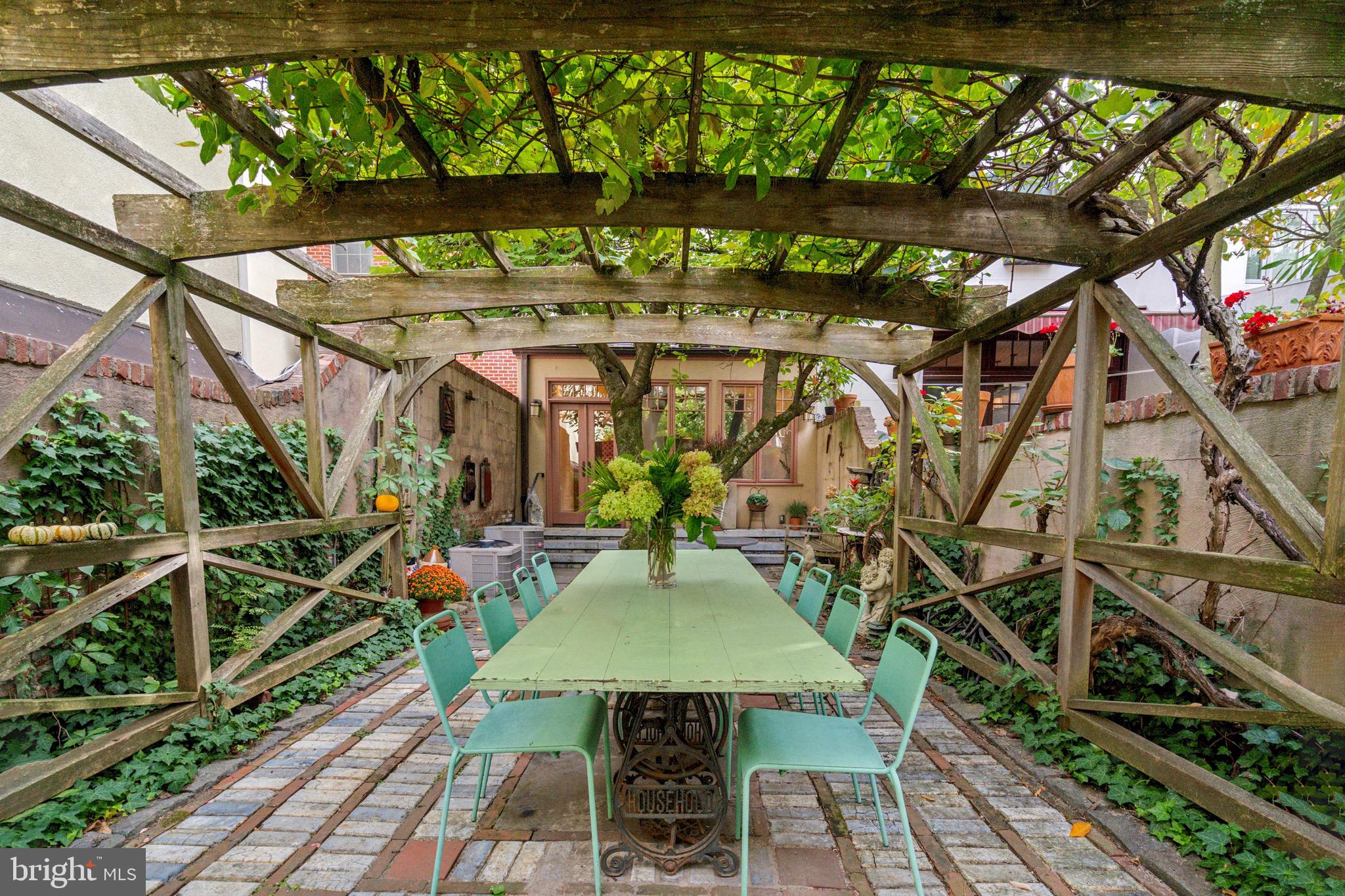 SOCIETY HILL - Residential