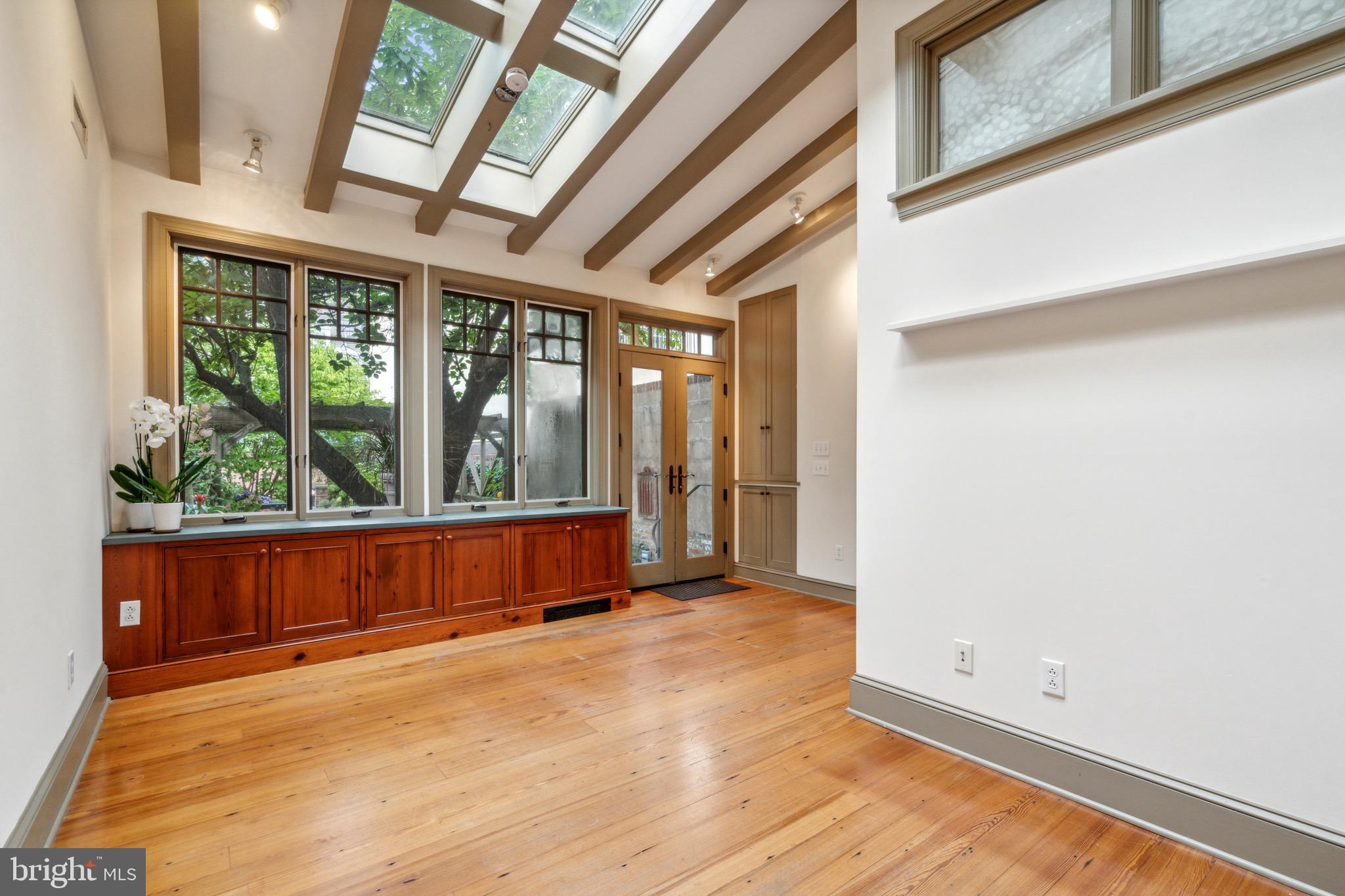 SOCIETY HILL - Residential