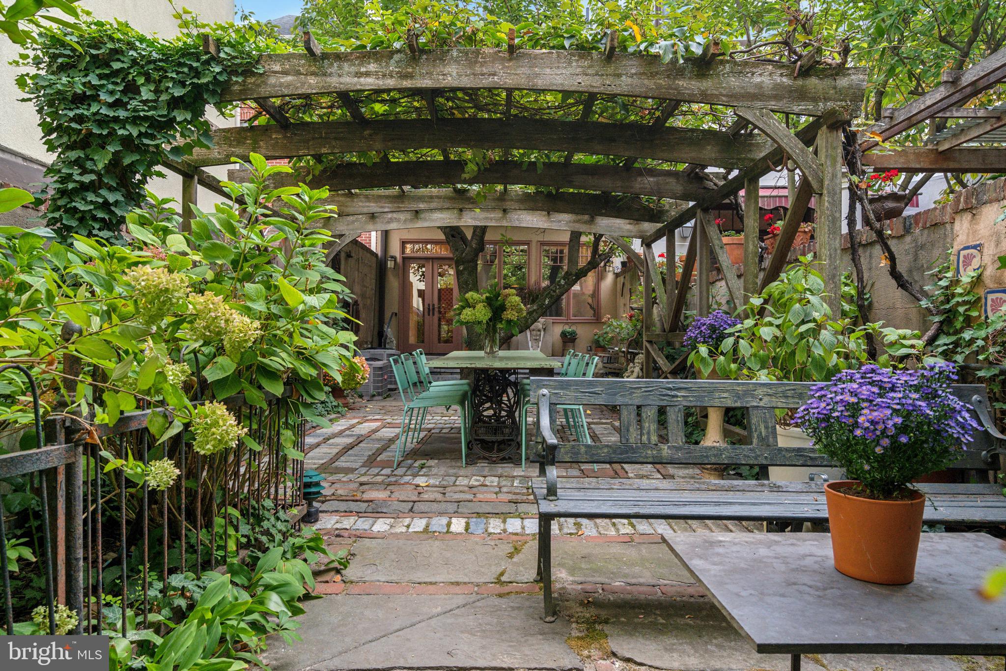 SOCIETY HILL - Residential