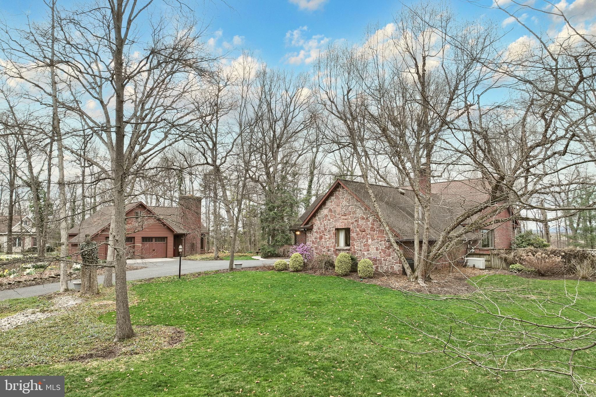 10 WHITE OAK TRAIL