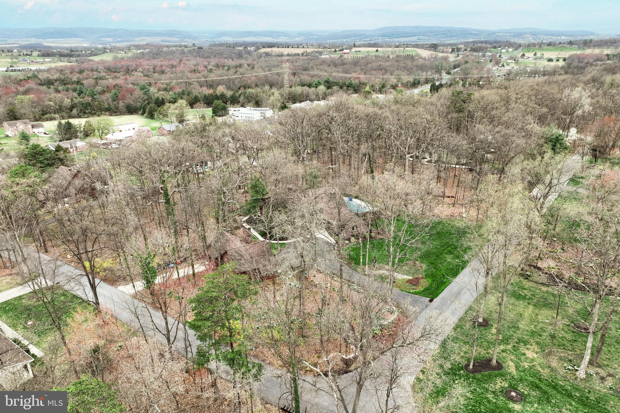 10 WHITE OAK TRAIL