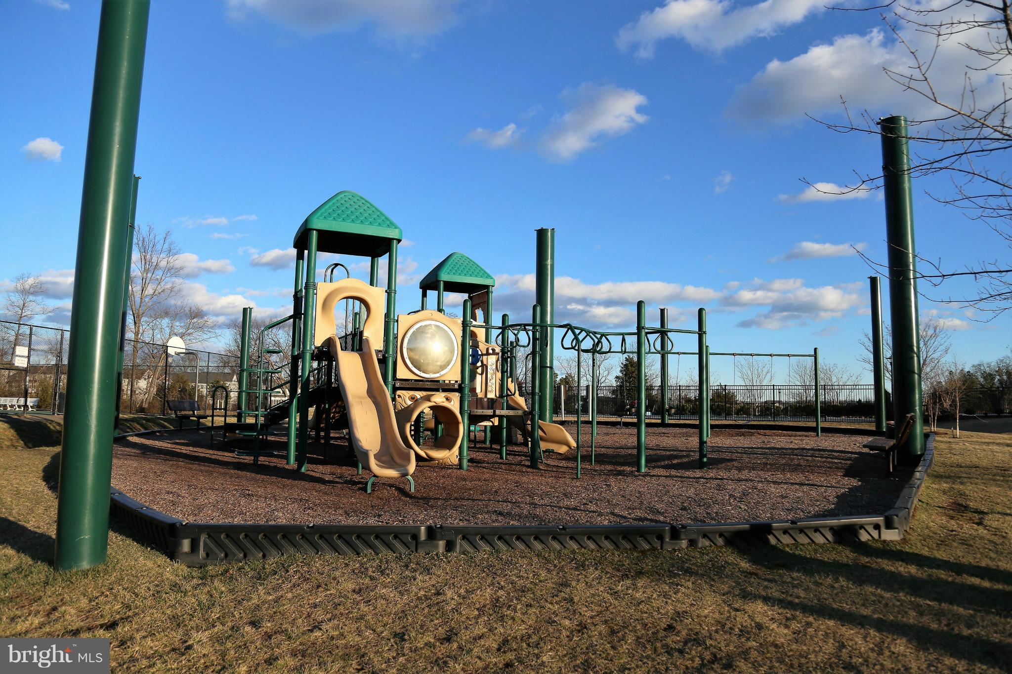 PEMBROOKE - Residential