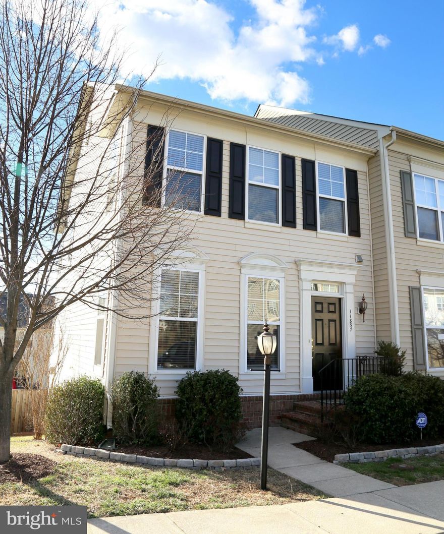 * OPEN Sunday 2/19 @ 1-4 * Williamsburg model in popular Victory Lakes. Spacious kitchen w/ample storage, hardwood floors, large deck. Finished walk-out basement w/full bath, bonus/guest room & gas fireplace brings sq ft over 2400. Low HOA, tons of community amenities - 3 pools, walking paths, exercise room, renovated clubhouse. Highly rated schools! Access to 66, 28 and 29 & minutes from the VRE.