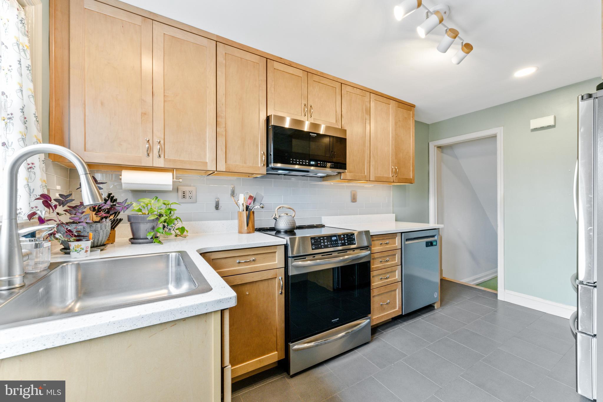 LOCH RAVEN MANOR - Residential Lease