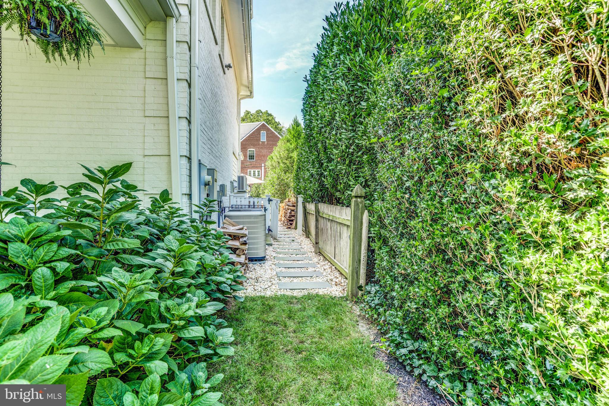 SPRING VALLEY - Residential