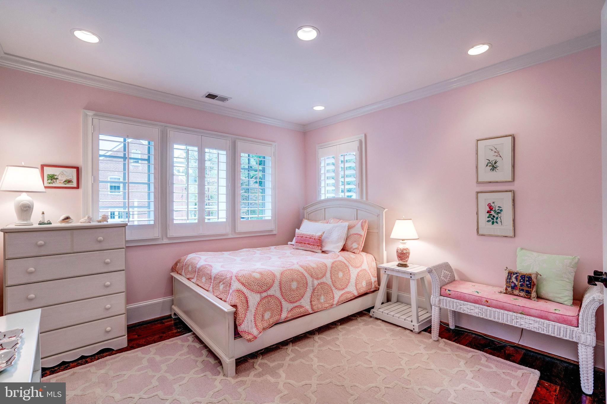 SPRING VALLEY - Residential