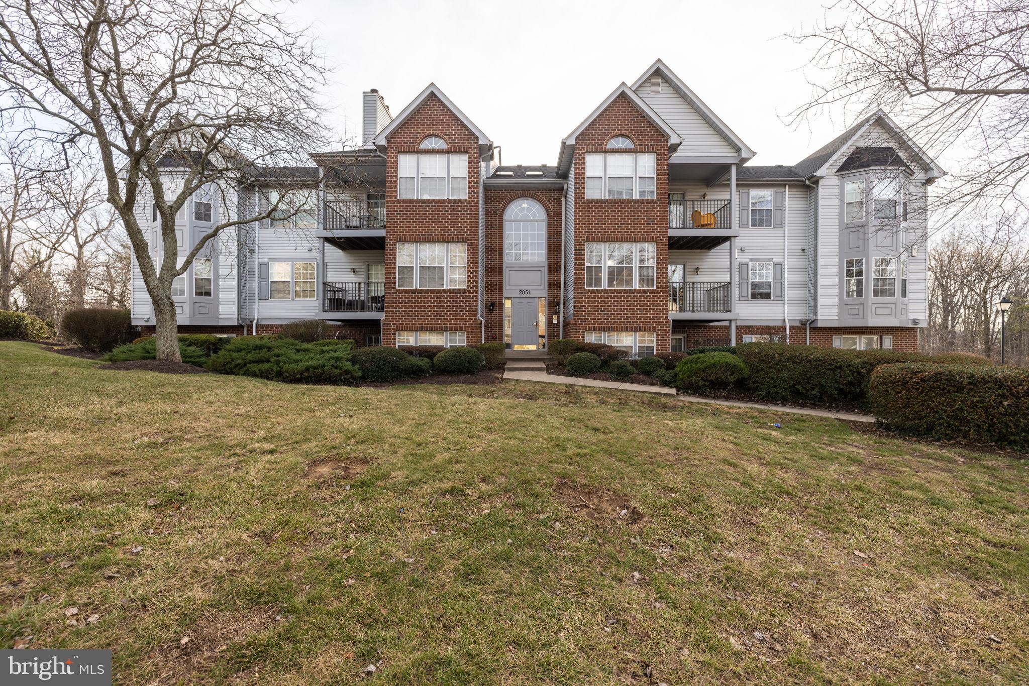 Beautiful and bright fully renovated unit!! 2 large bedrooms w/2 full baths with fireplace and balcony. The main door has a master lock and buzz-in system. ***Back on market.