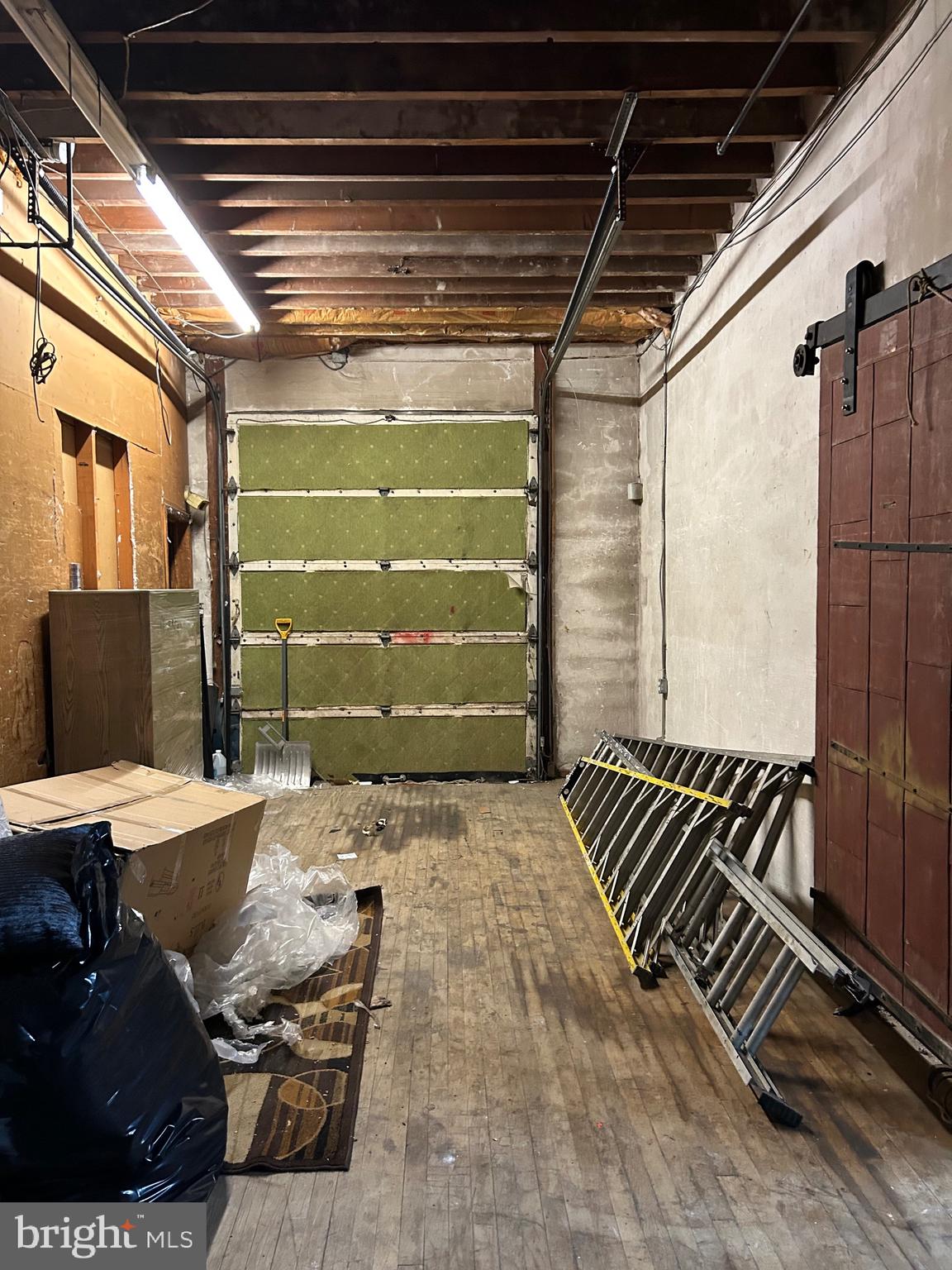 UNIVERSITY CITY - Commercial Sale