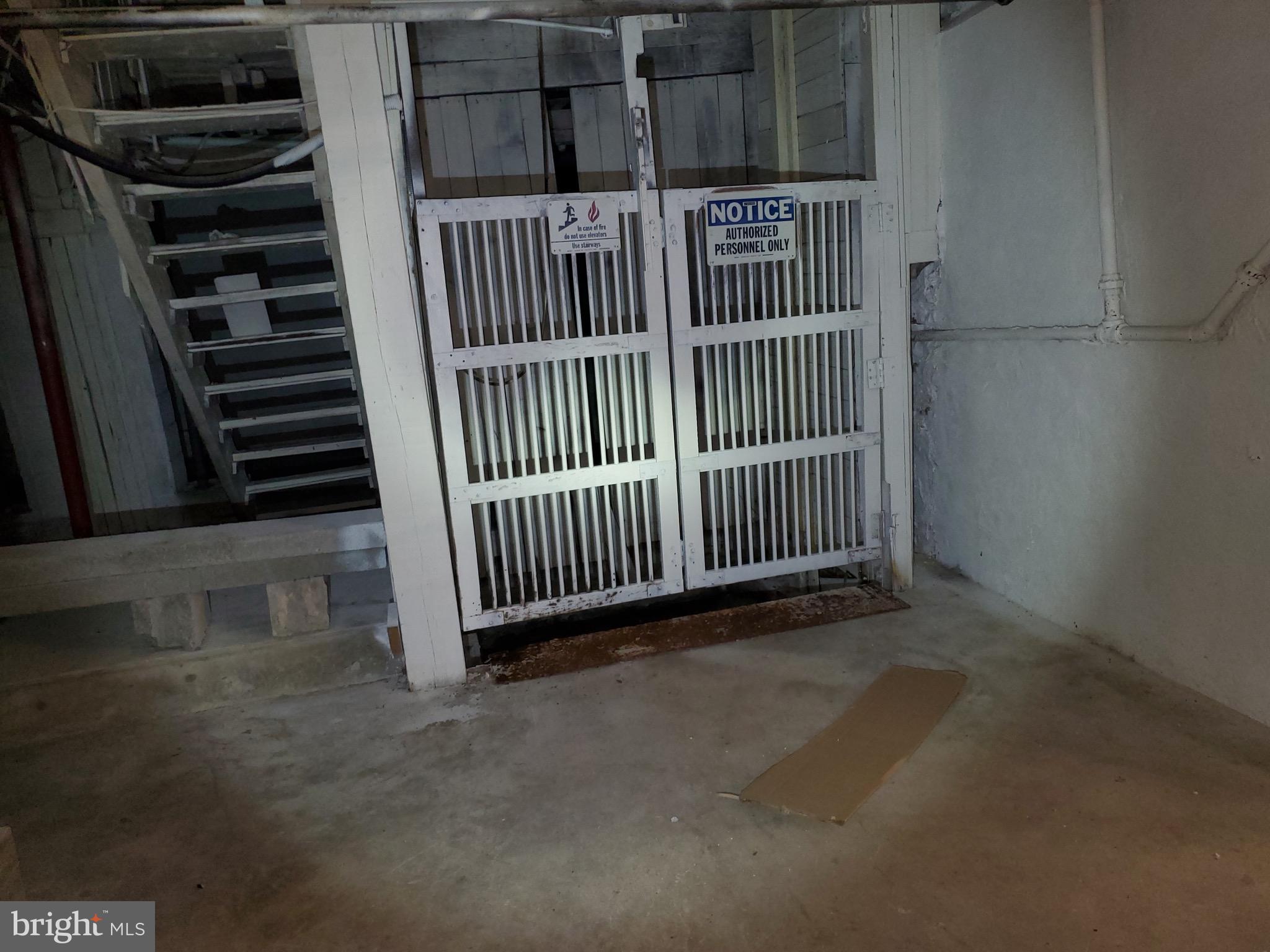 UNIVERSITY CITY - Commercial Sale
