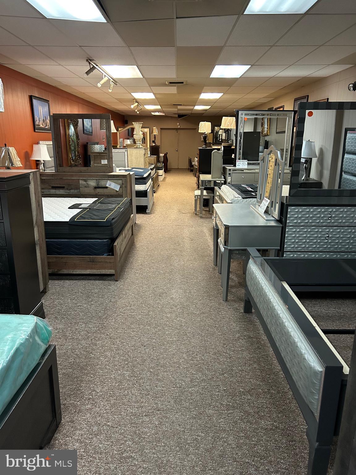 UNIVERSITY CITY - Commercial Sale