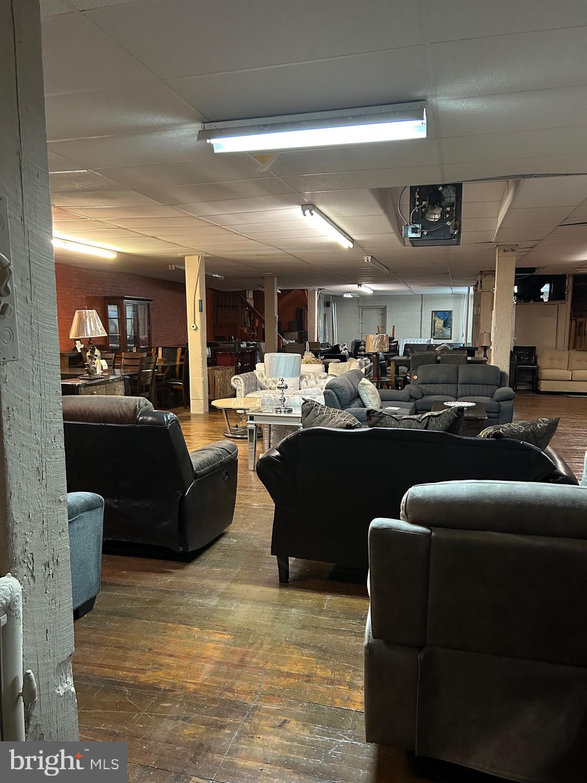 UNIVERSITY CITY - Commercial Sale