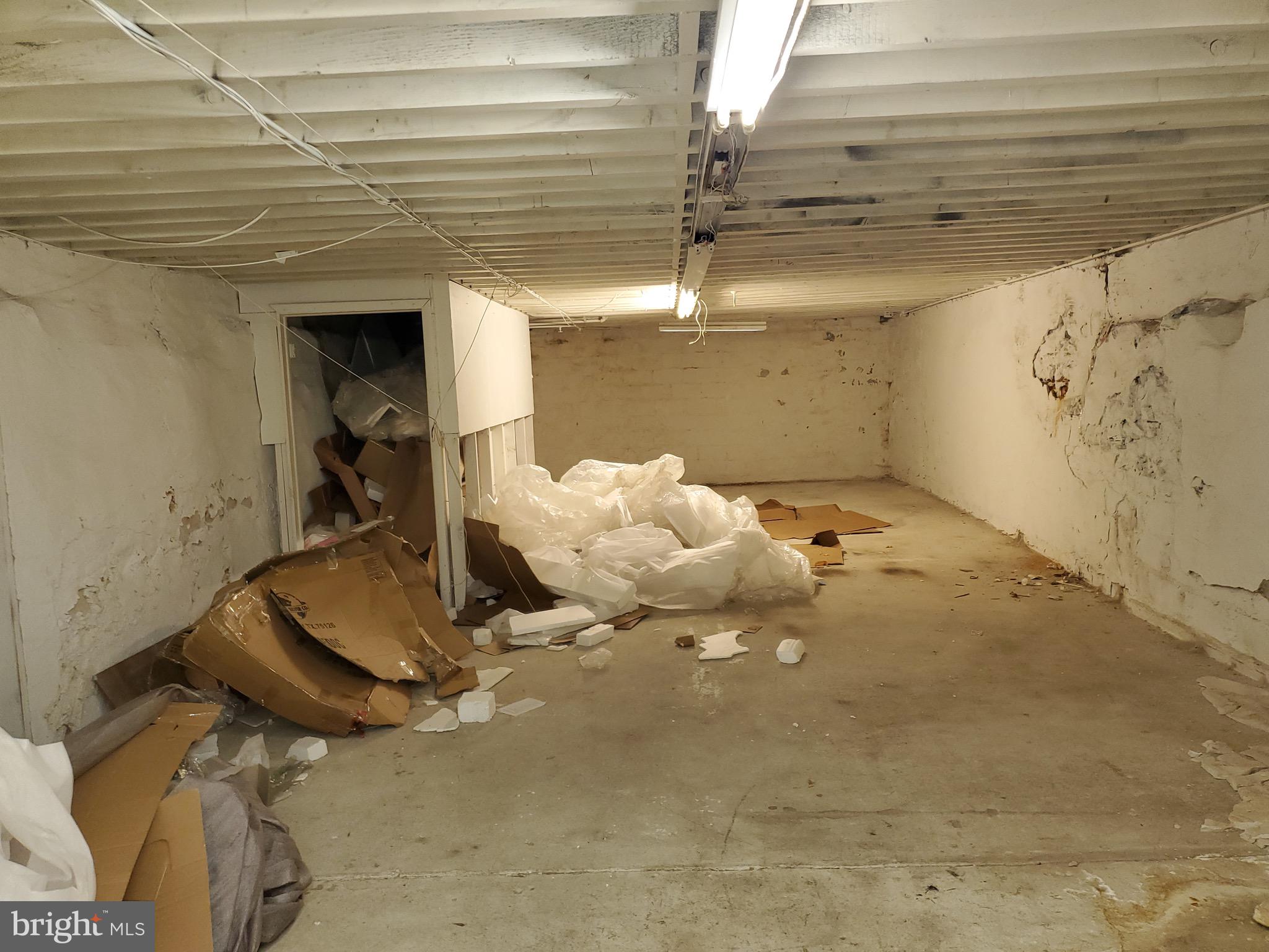 UNIVERSITY CITY - Commercial Sale