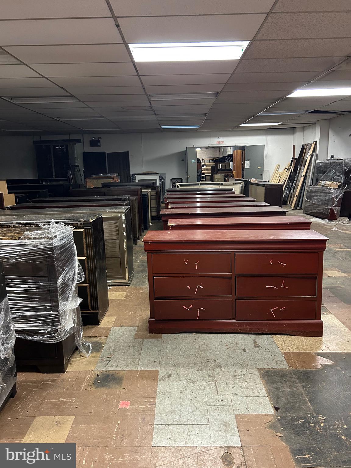 UNIVERSITY CITY - Commercial Sale