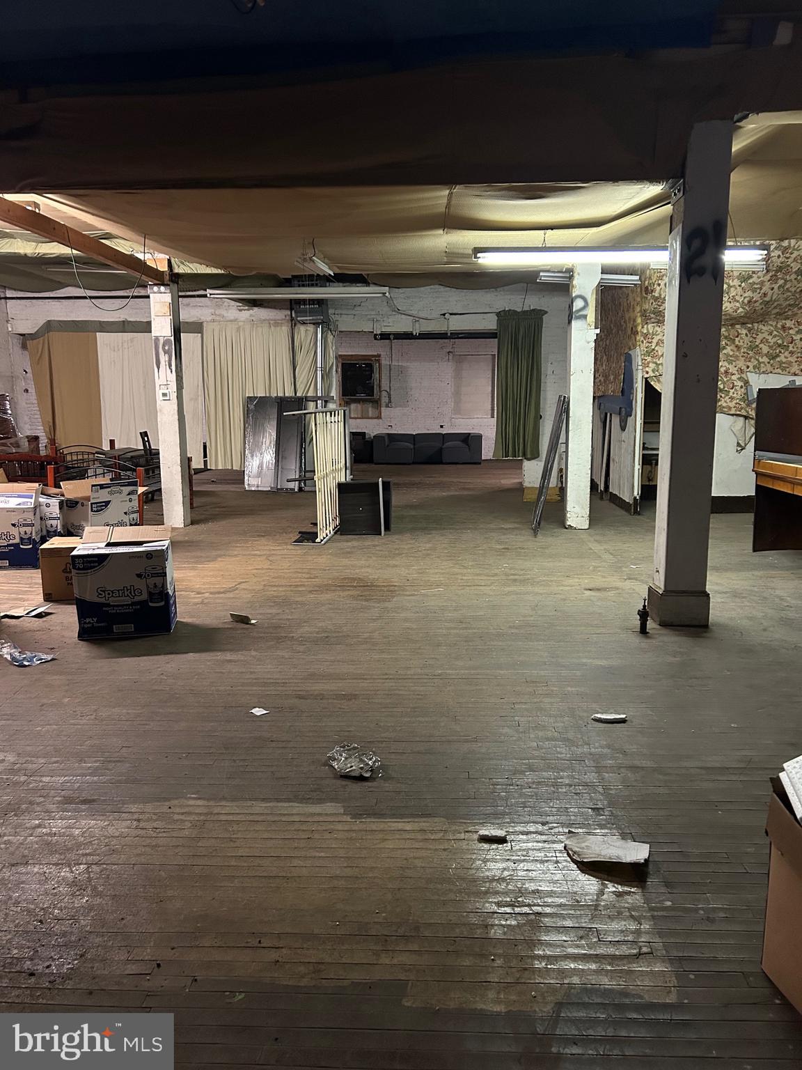 UNIVERSITY CITY - Commercial Sale