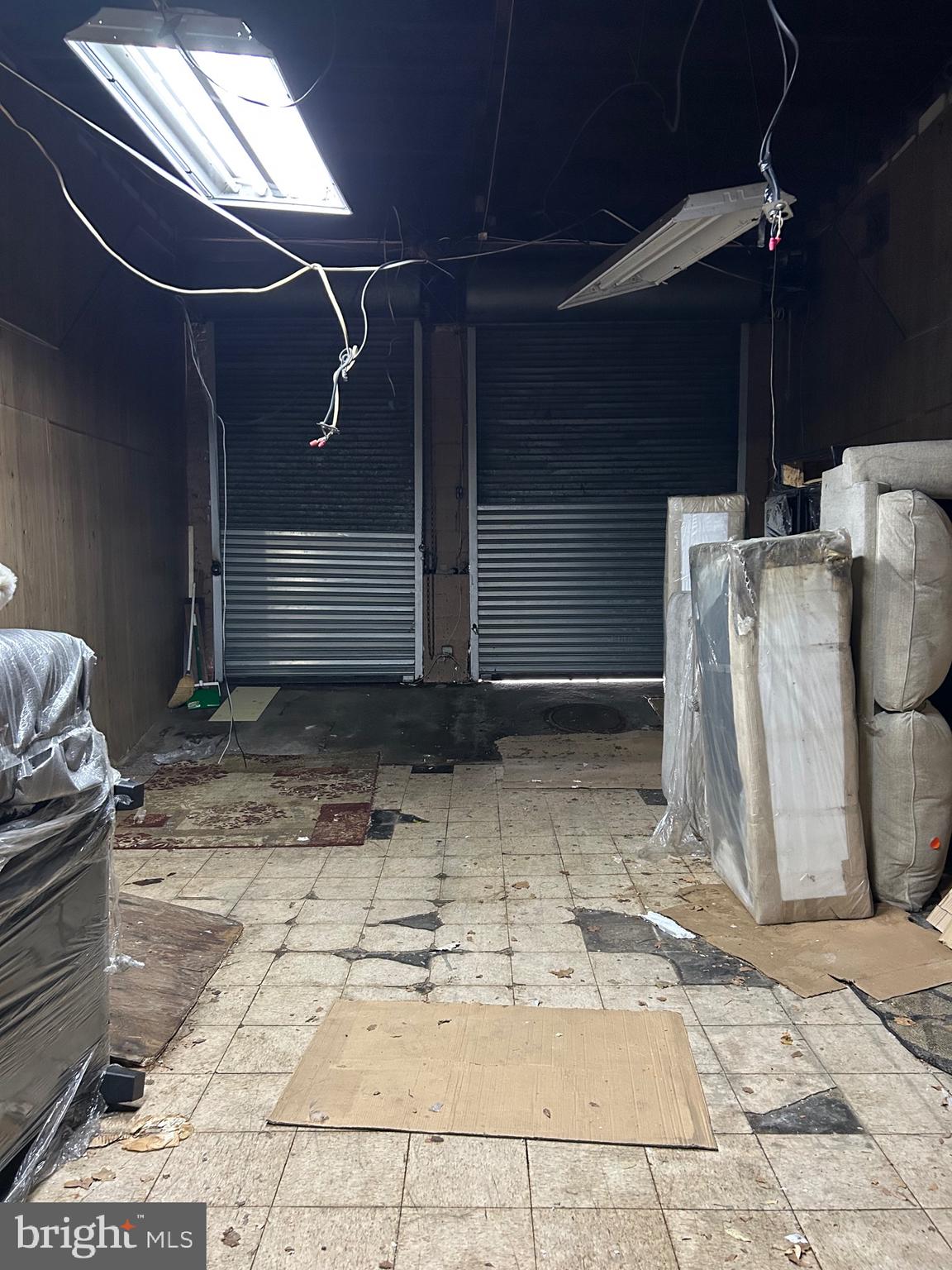 UNIVERSITY CITY - Commercial Sale