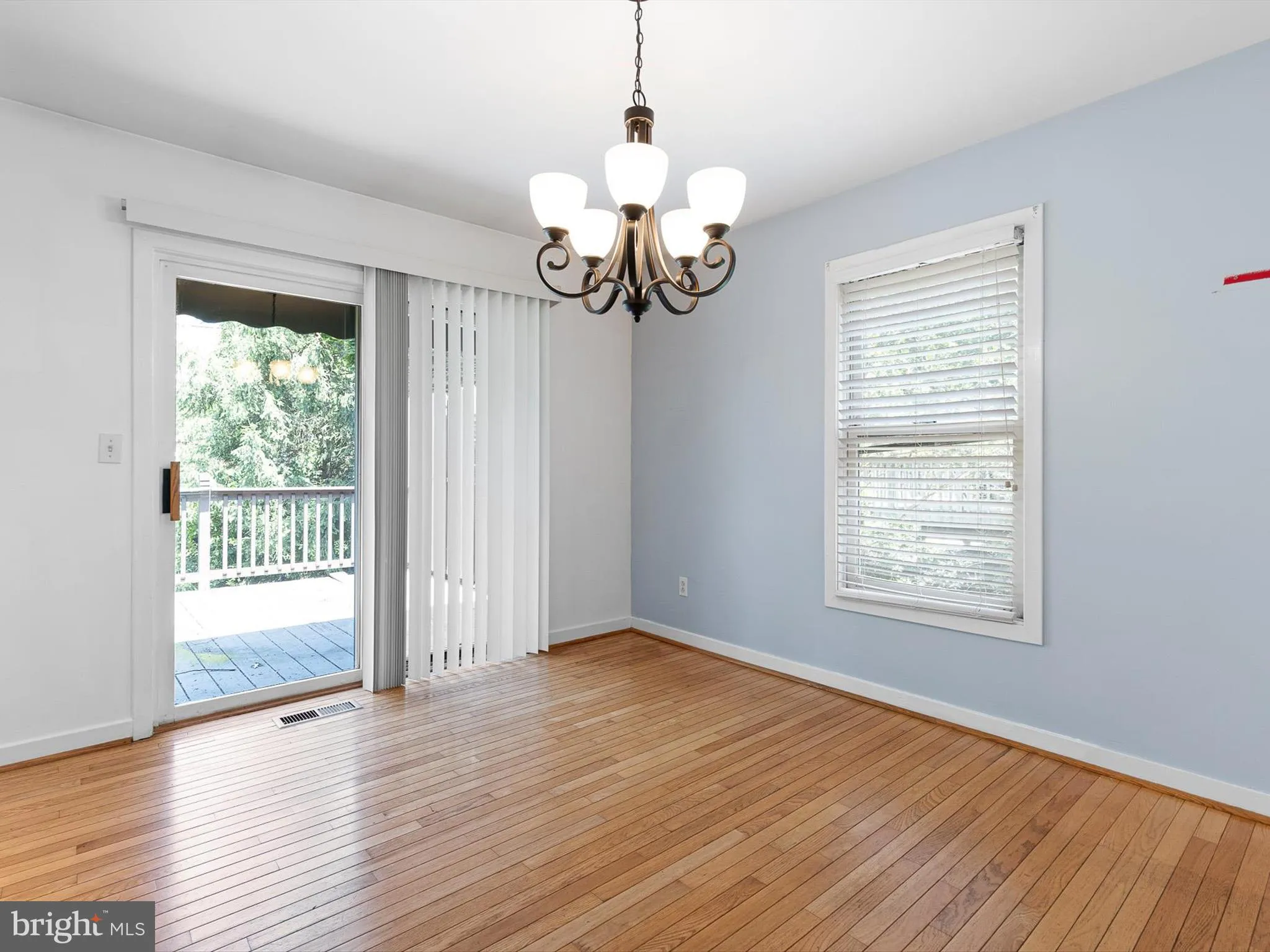 Newark, Delaware 19711, United States, 3 Bedrooms Bedrooms, ,3 BathroomsBathrooms,Residential,Pending,158080