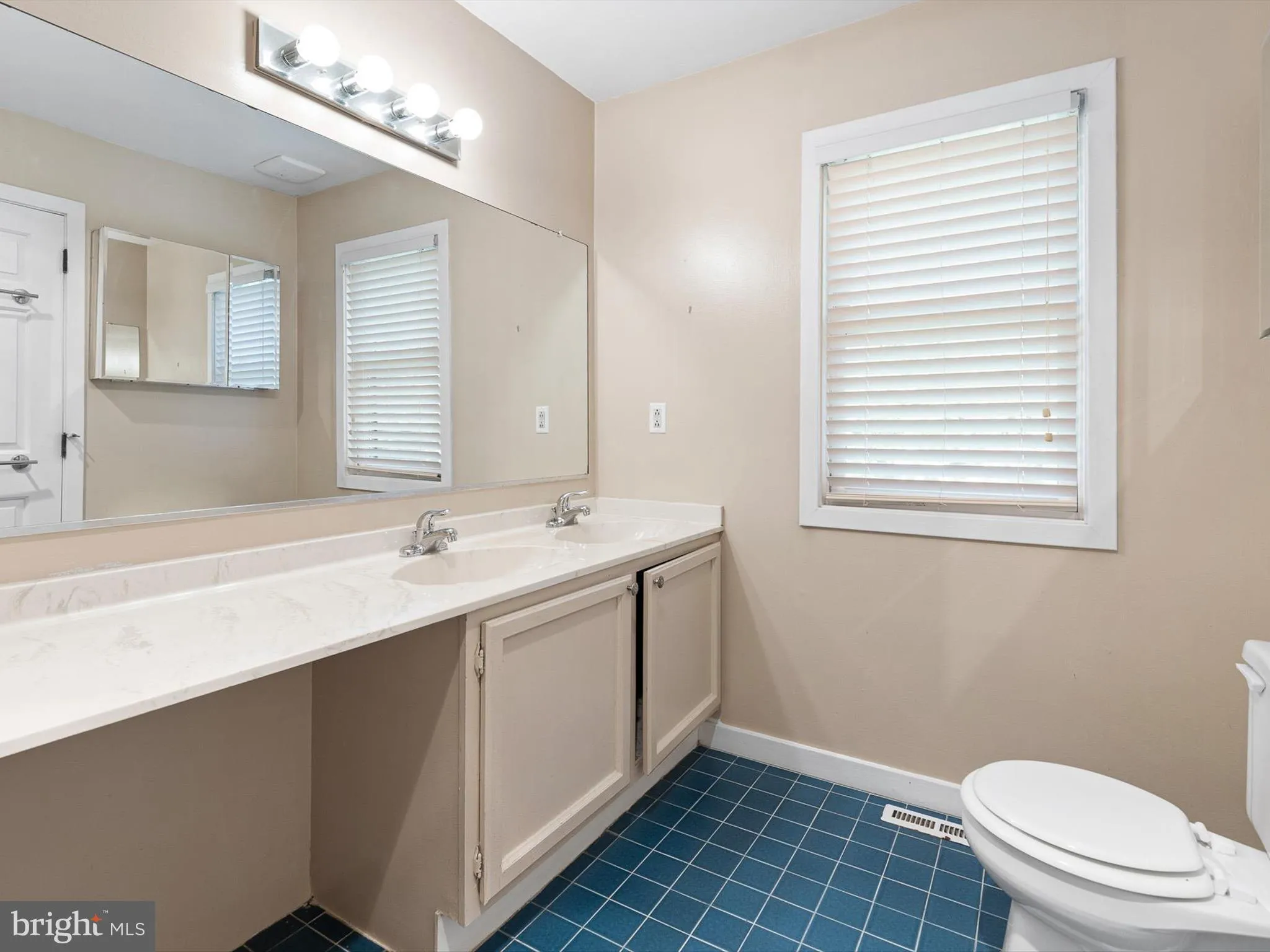 Newark, Delaware 19711, United States, 3 Bedrooms Bedrooms, ,3 BathroomsBathrooms,Residential,Pending,158080