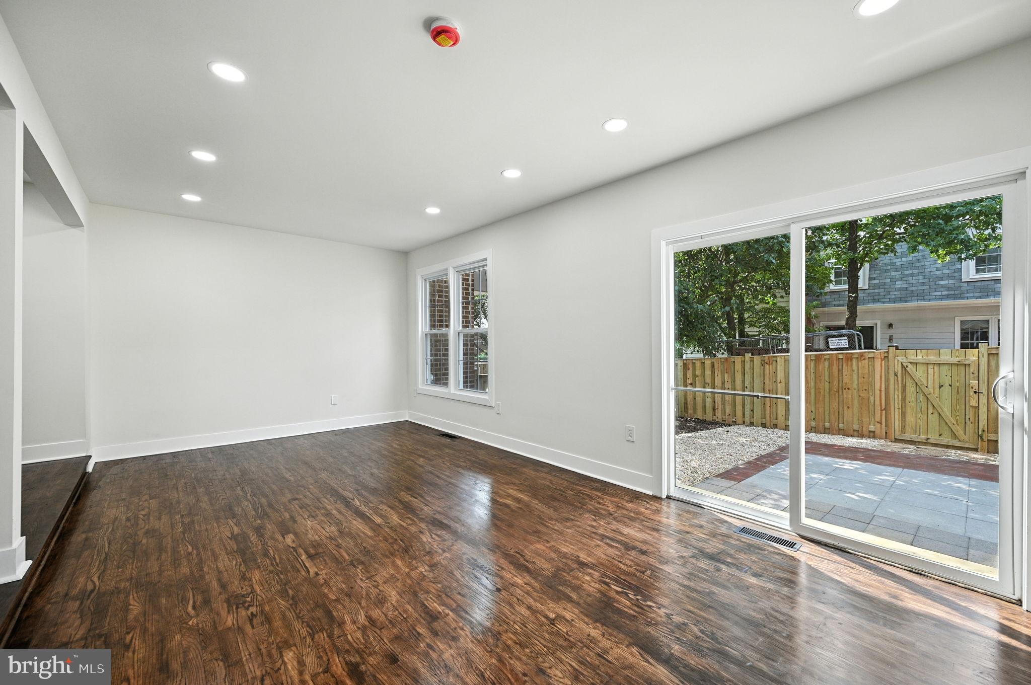 COMSTOCK - Residential