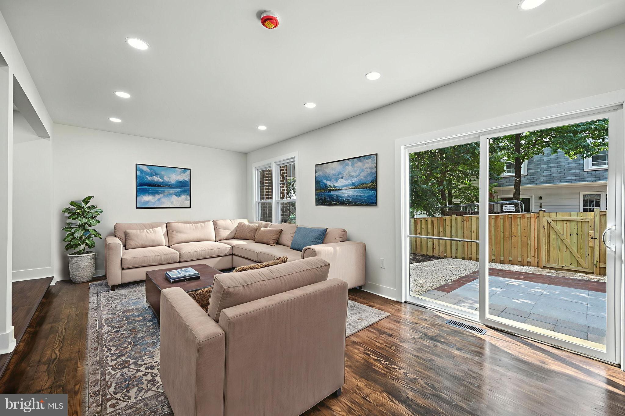 COMSTOCK - Residential