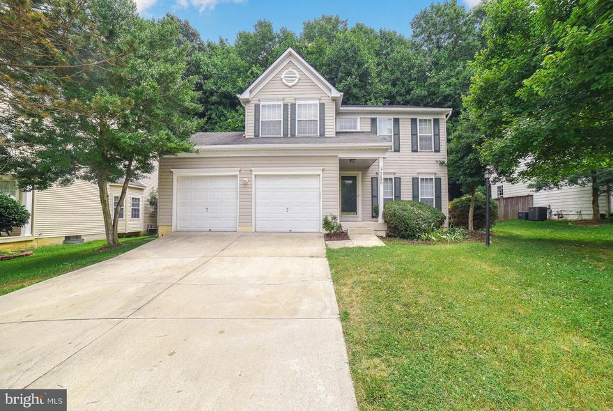 BIG BOLD BEAUTY! Beautiful colonial w/2 car garage! Updated kit w/island, granite counters, bay window...overlooking Fam Rm w/elec FP. Dining Rm & step down LR perfect for entertaining. Upper level boasts 3 spacious BRs & a large loft (use as 2nd fam room or office). Backyard patio overlooks fenced backyard.... perfect for enjoying a summer BBQ. This one will sell itself...just open the door!