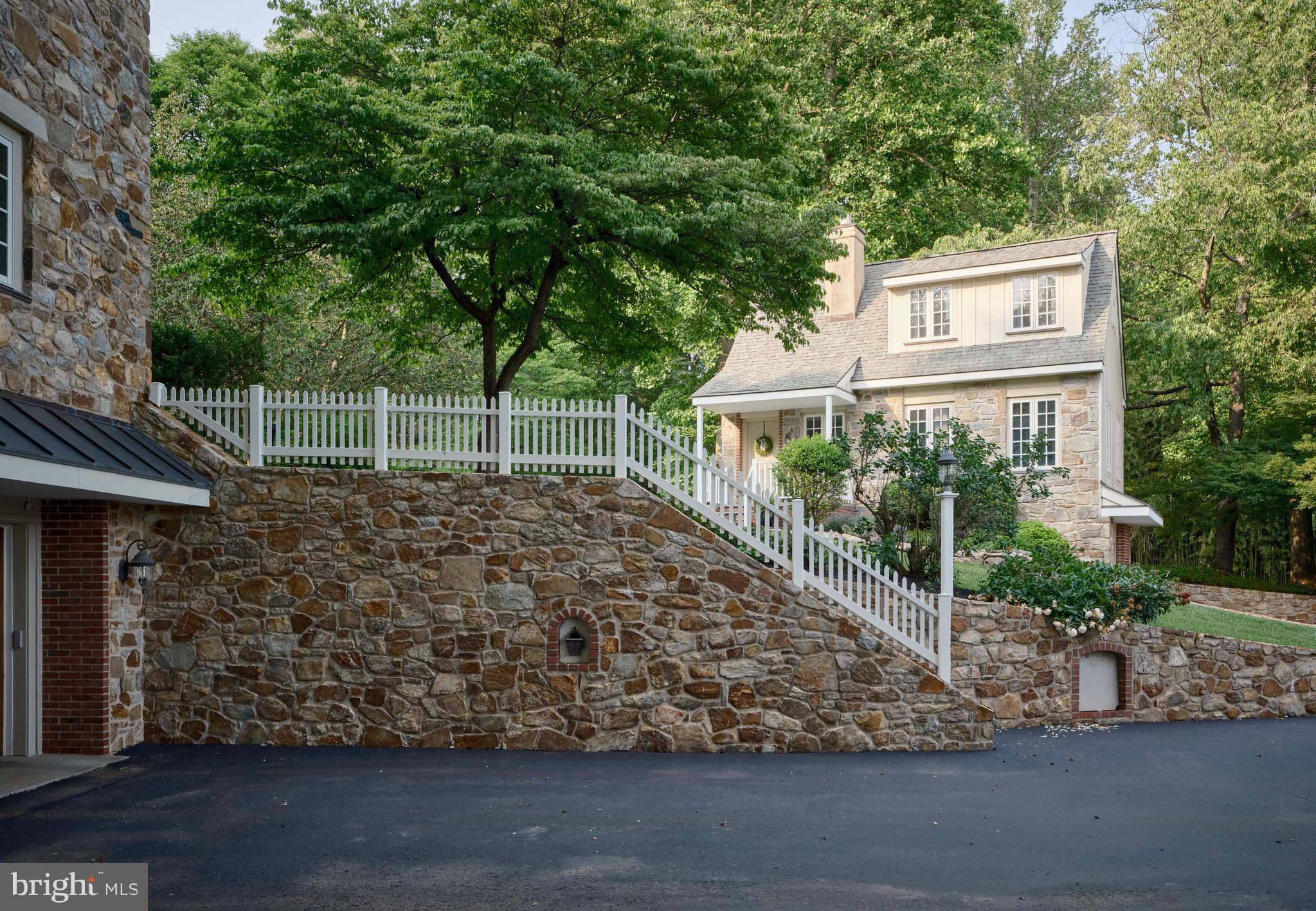 RADNOR HUNT - Residential