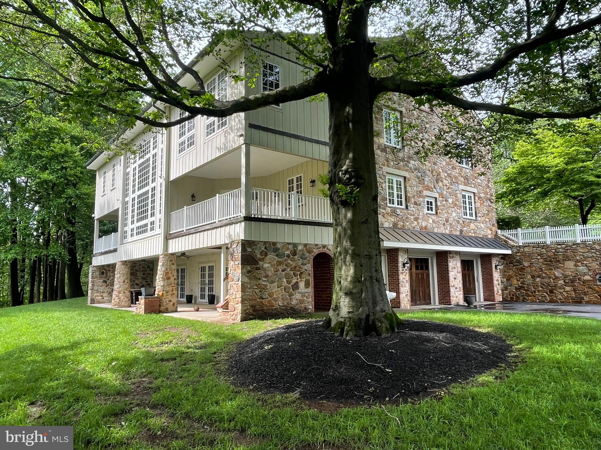 2 GREEN LANE