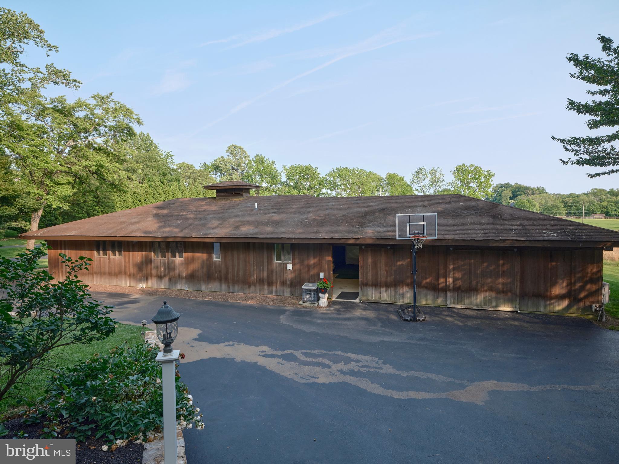 RADNOR HUNT - Residential