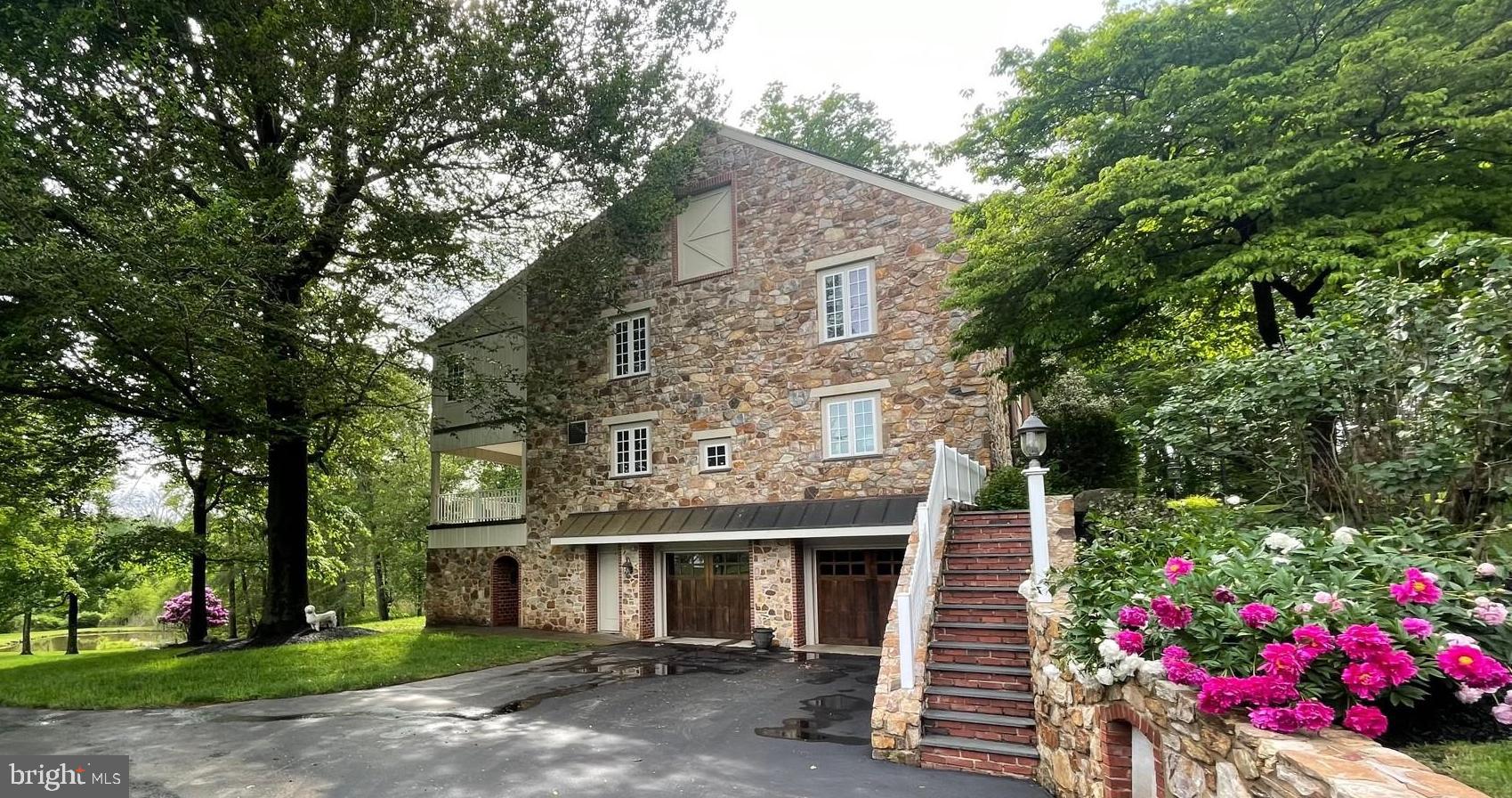 RADNOR HUNT - Residential