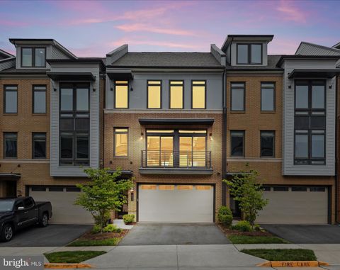 Photo of 1805 Yellow Garnet Terrace SE, LEESBURG, VA 20175 (MLS # VALO2123910)