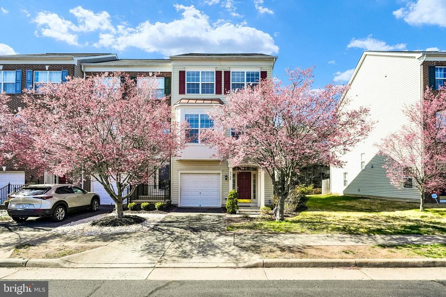 NO MORE SHOWINGS AFTER 130 SUNDAY - ALL OFFERS DUE  BY 230PM SUNDAY******Perfect Opportunity for one Lucky Buyer to own an End Unit in Braemar! This garage townhouse is Completely Move In Ready -- All neutral paint throughout, Brand New Carpet Just Installed, gourmet kitchen w/granite, hardwoods, gas fireplace and deck that was freshly re-stained.... All new kitchen appliances 2021; Hot water tank 2020; new light fixtures inside and out. Ample guest parking... and close to Rt 66, 29, and plenty of shopping, dining, and wineries... Braemar community has 2 Pools, playgrounds, tennis & basketball courts, and walking trails. Immediate move-in available - come visit the open houses scheduled for Friday 5-7; Sat 11-130 or Sunday 1130-130pm.  You won't want to miss out - this is priced right to sell quickly!