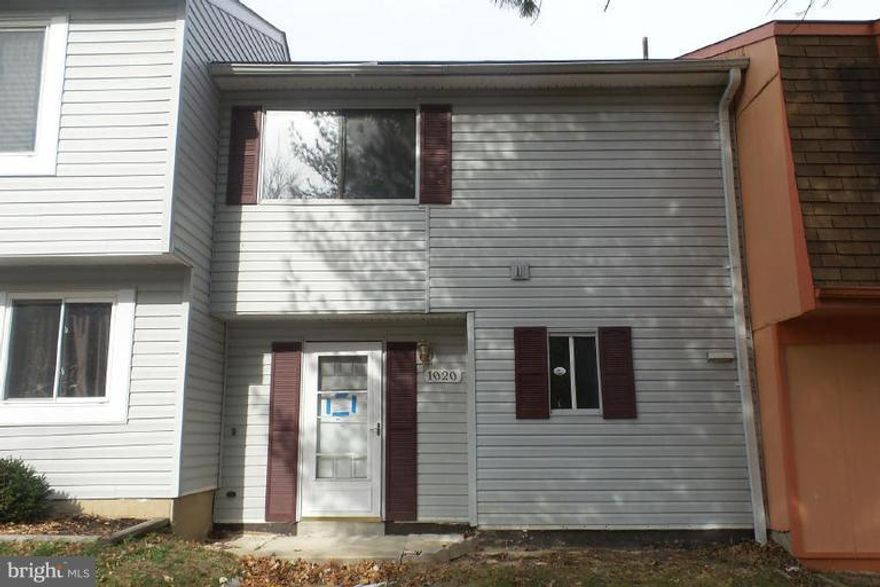 Beautiful remodeled townhouse. New carpet, new appliances, kitchen with granite counter tops. Good size rooms. Close to major routes and metro.